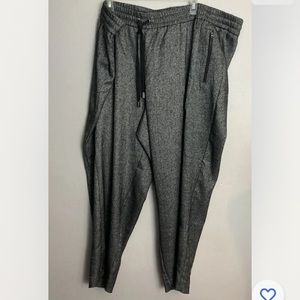 12-21 Lane Bryant Mid Rise Jogger Ankle Pants Size 26/28 black NWT